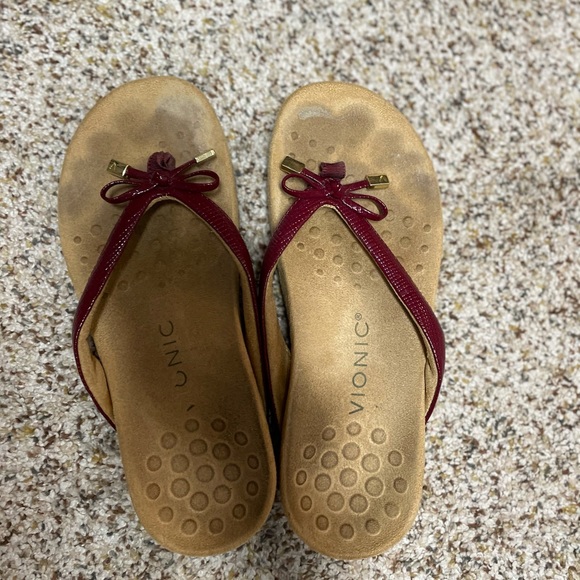 Vionic Red - Picture 1 of 3